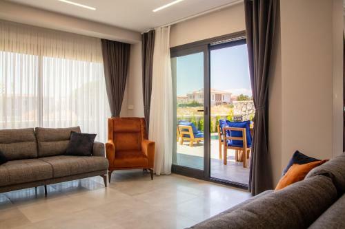 Lovely Villa With Private Pool In Alacati Cesme