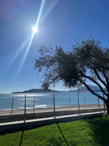 Pr?no Beach Front Apartment With Balcony