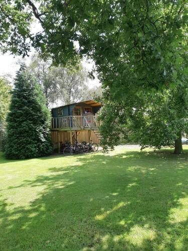 Treehouse Op Het Platteland Van Huize Ouwervelden