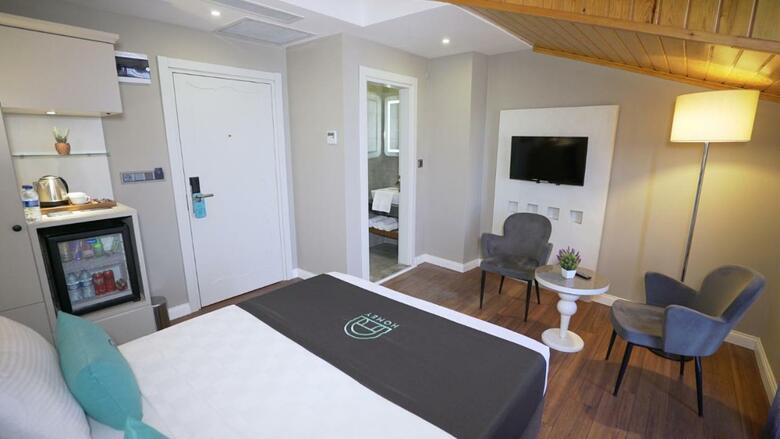 Homey Airport Hotel
