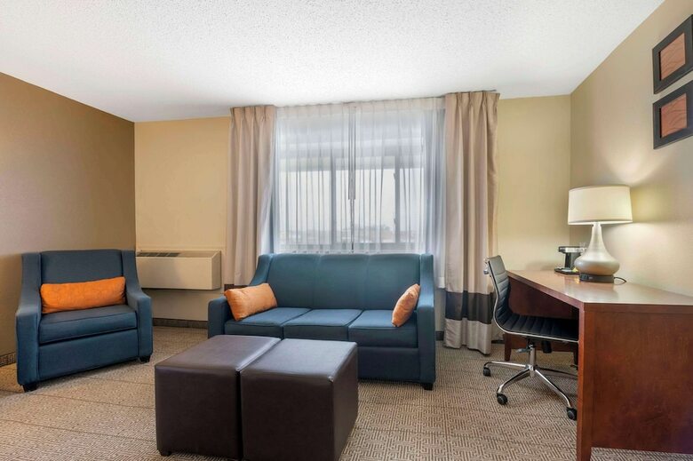 Hotel Comfort Inn & Suites North At The Pyramids
