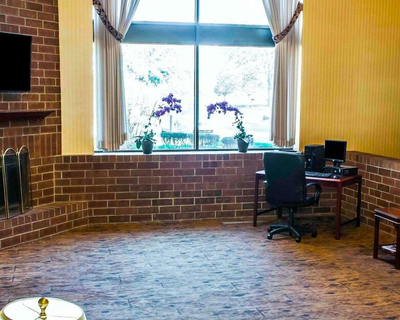 Hotel Comfort Inn & Suites North At The Pyramids