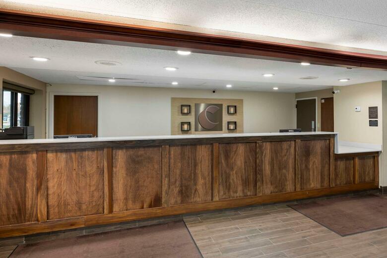Hotel Comfort Inn & Suites North At The Pyramids