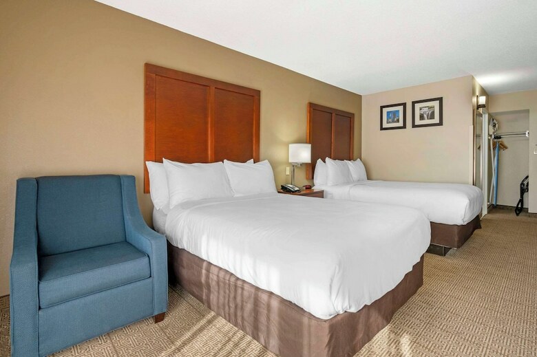 Hotel Comfort Inn & Suites North At The Pyramids