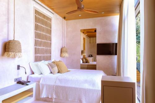 Birdcage 33 Boutique Hotel & Restaurant