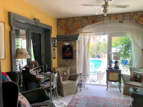 Apartamento A Unique Villa With Shared Pool And Garden
