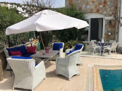 Apartamento A Unique Villa With Shared Pool And Garden
