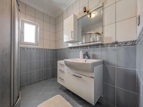 Peaceful 4br Villa W/ac&balcony 10 Min To Seaside