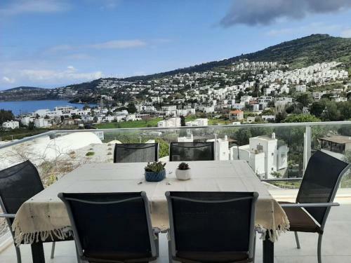 Havuzlu Sitede Deniz Manzaral? Iki Katl? Villa