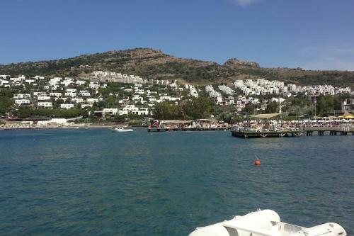 Havuzlu Sitede Deniz Manzaral? Iki Katl? Villa