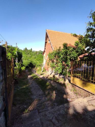 Vikendica Banstol, Sremski Karlovci