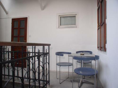 Retro Central Apartment Behind University - Step Away From Ljubljanica River
