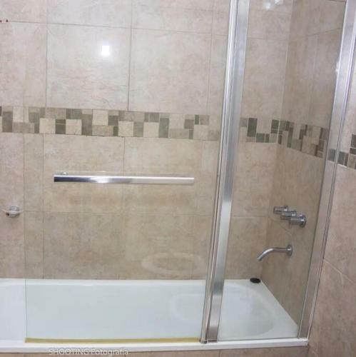 Casa Amplia Con Pileta Climatizada