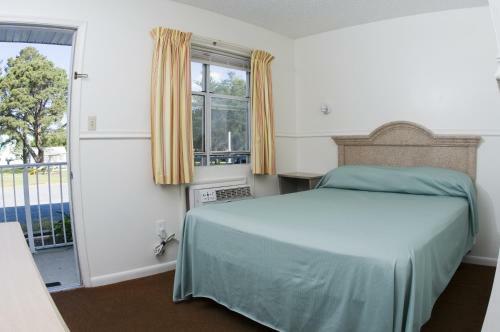 Long Acres Motel & Cottages