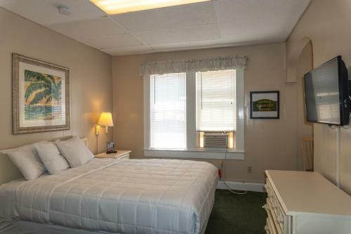 The Admiral Hotel/motel