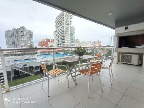 Apartamento De 2 Dormitorios Con Parrillero En Punta Del Este