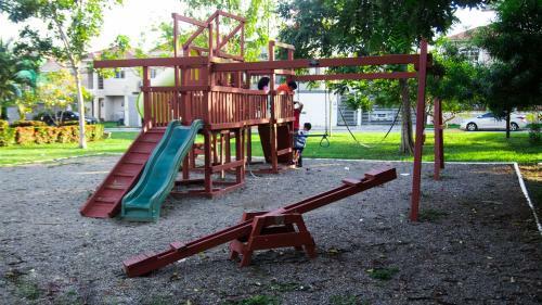 Apartamento Modern Condo, Great Location!