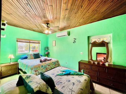 Apartamento Hermit Crab Villa 3b @sunset Villas, West End.