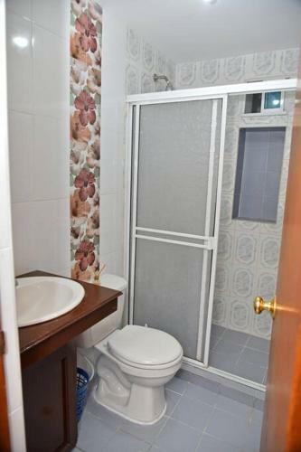 Modern 2br Apartment Walking Distance From Airport