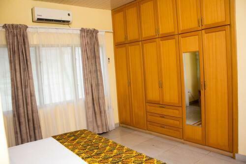 Hotel Jayliz Lodge Adenta,accra