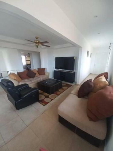 Beautiful 4 Bedroom House With Pool!