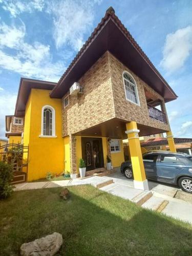 Beautiful 4 Bedroom House With Pool!