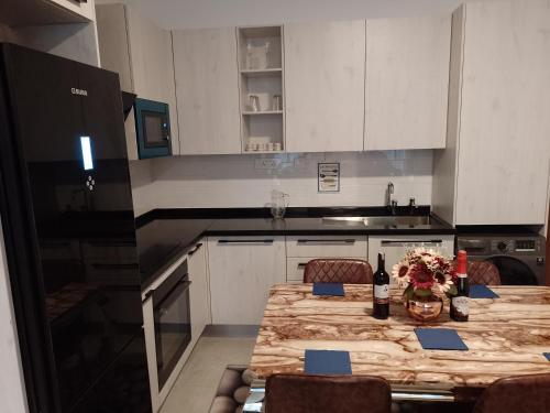 Lovely 2 Bdr Serviced Apartment With Pool, Gym....