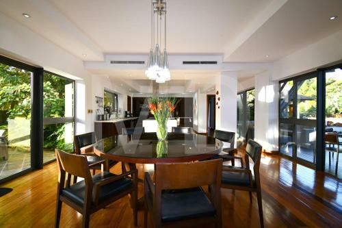 Villa Corallia, Tropical Mansion