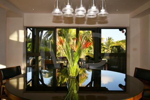Villa Corallia, Tropical Mansion