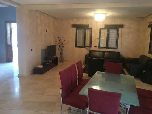 Stylish 4 Bedrooms Villa With Swimming Pool Ref Hi41054