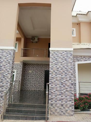 Allover Apartments And Suites Apo