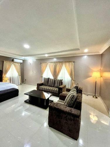 Allover Apartments And Suites Apo