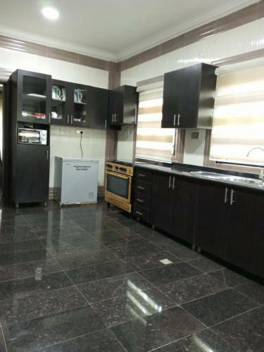 Allover Apartments And Suites Apo