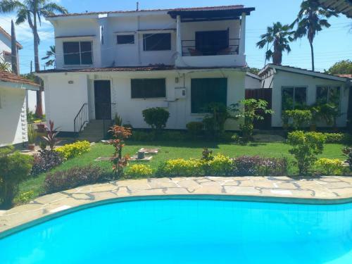 4 Bedrooms Green Breeze Villa