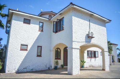 Creek Side Residential Nyali Entire Villa With Private Pool