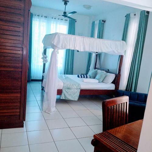 Lovely 1 Bedroom Beach Front Apartment