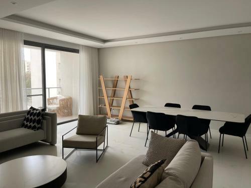 Prestigious 3 Bed Apartment In A Residential Area
