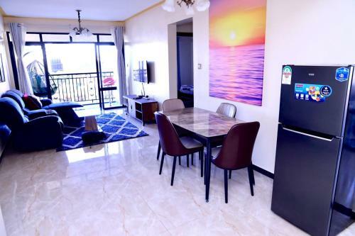 Stylish And Luxe 2 Bedroom Apartment- Waa Homes