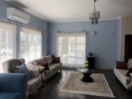 Cheerful 4 Bedroom Villa With Pool