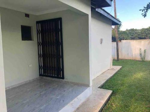 Apartamento 3-bedroom Home Located In A Complex With A Pool.