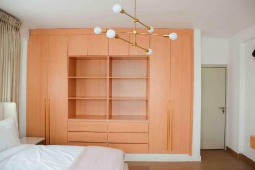 Upscale 3 Bedroom High-rise Apartment In V/island