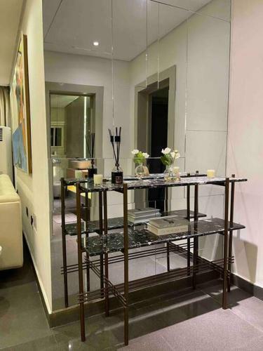 Upscale 3 Bedroom High-rise Apartment In V/island