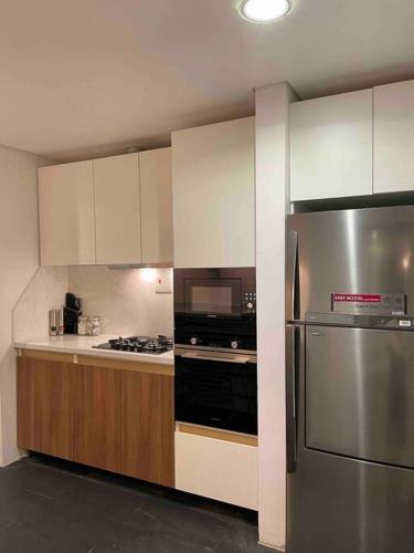 Upscale 3 Bedroom High-rise Apartment In V/island