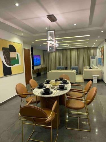 Upscale 3 Bedroom High-rise Apartment In V/island