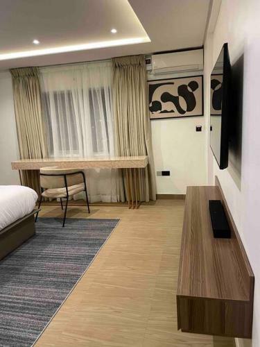 Upscale 3 Bedroom High-rise Apartment In V/island