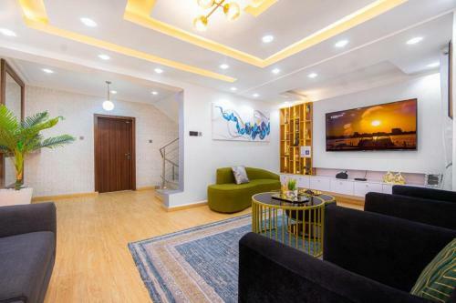 Cheerful & Colourful 3bedroom Apartment
