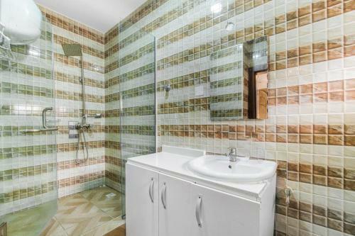 Cheerful & Colourful 3bedroom Apartment