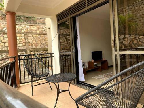 Cozy 2-bedroom Apartment Within City Limits.