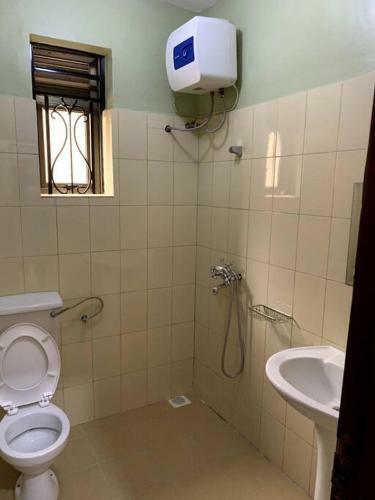 Cozy 2-bedroom Apartment Within City Limits.