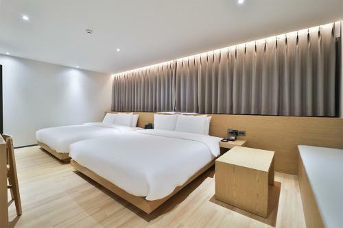 Custom Hotel